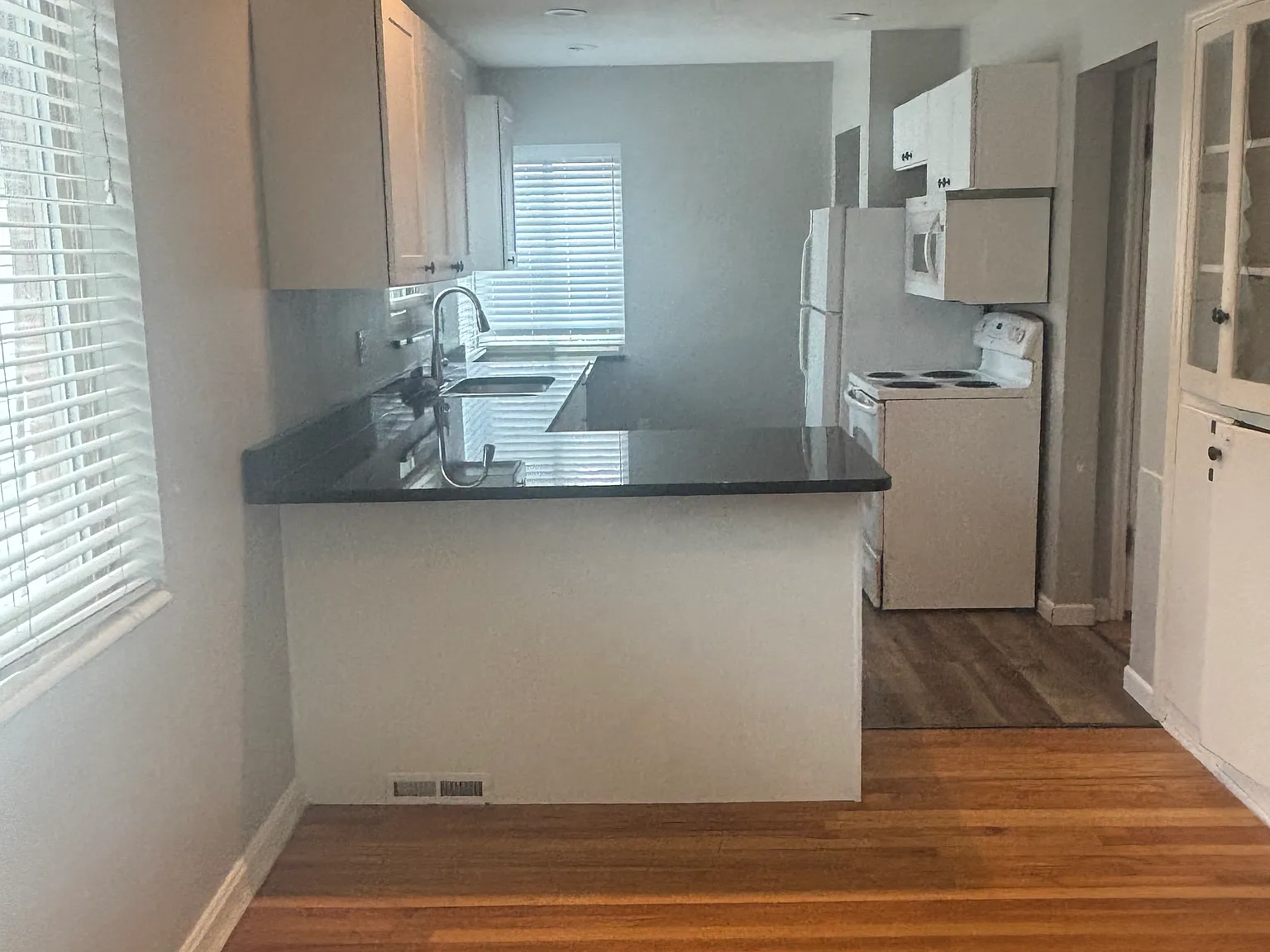 4 bed, 1060 sqft, $2,295 — Photo 2