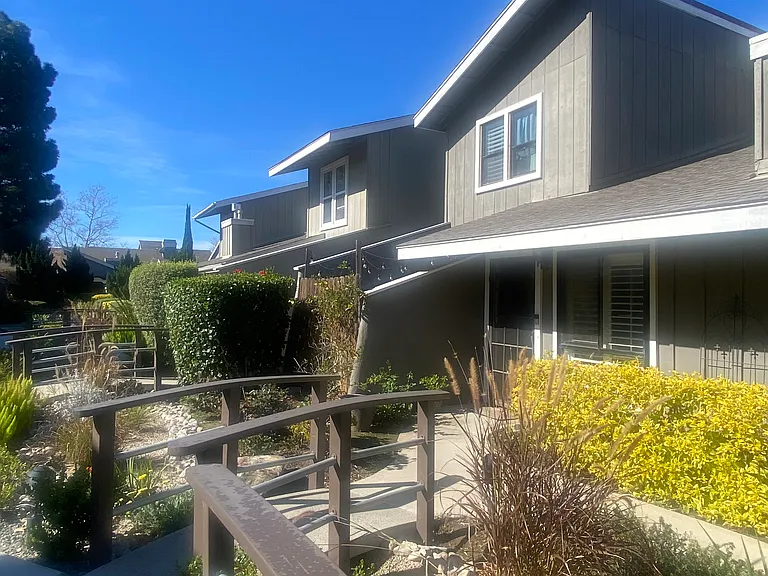 345 University Dr #D4 — Photo 13