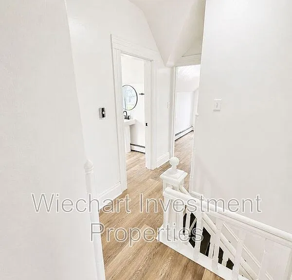403 S Main St — Photo 4
