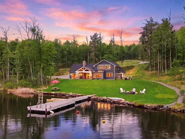 28 Old Woods Rd, Equinunk, PA 18417