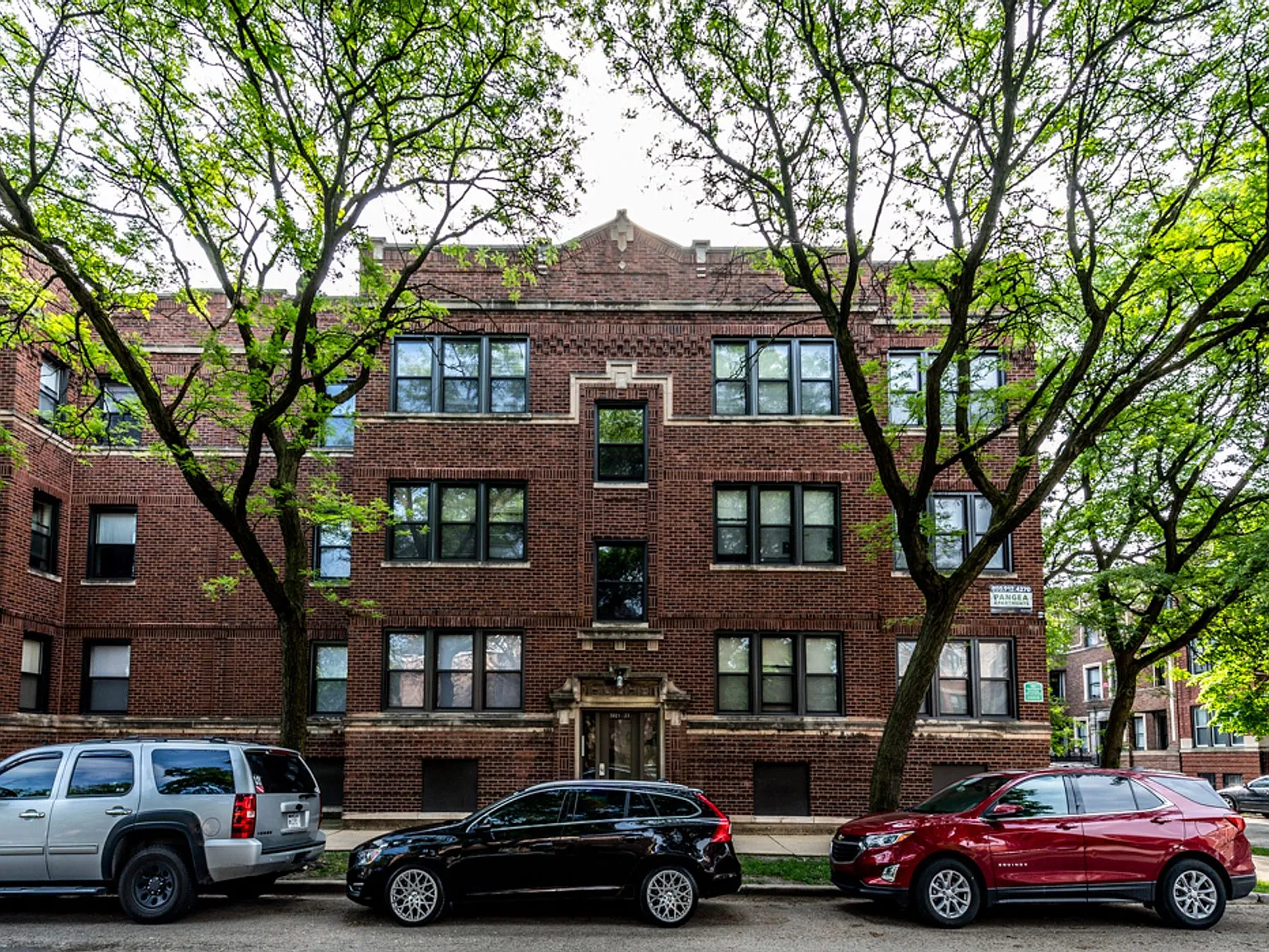 5015 S Champlain — Photo 1