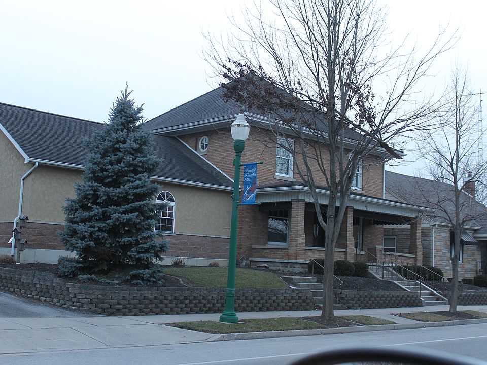 1st image of 216 E Main St