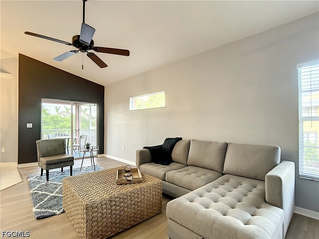 3 bed, 2.0 bath, 1423 sqft, $2,400 — Photo 3