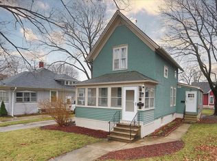 571 Walnut Ave, Elgin, IL 60123