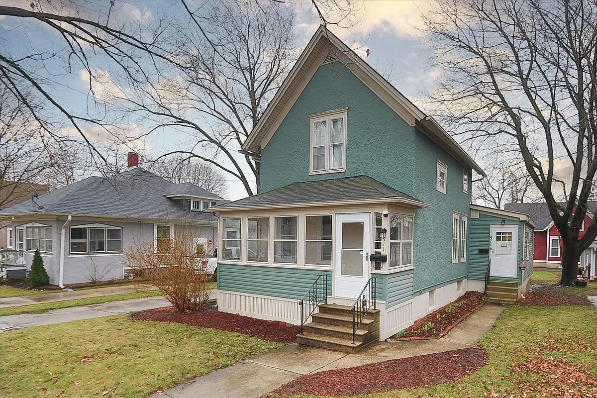 571 Walnut Ave photo 1