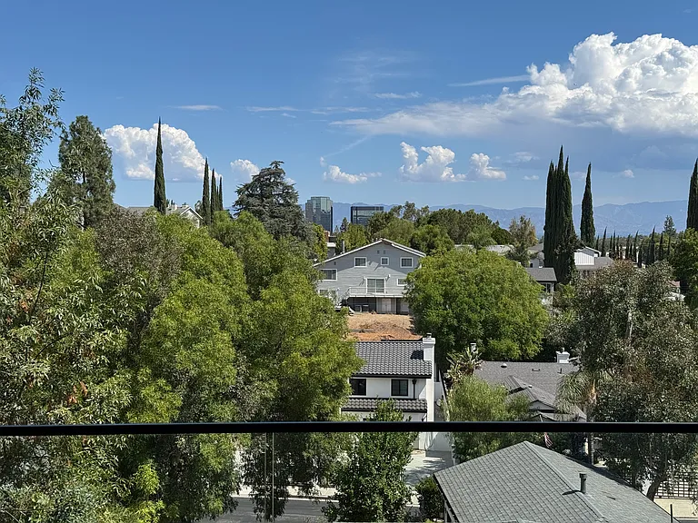 22270 Avenue San Luis — Photo 15