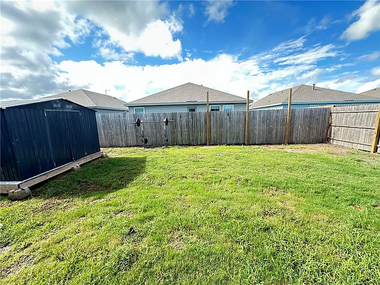 1203 Athena Dr — Photo 38