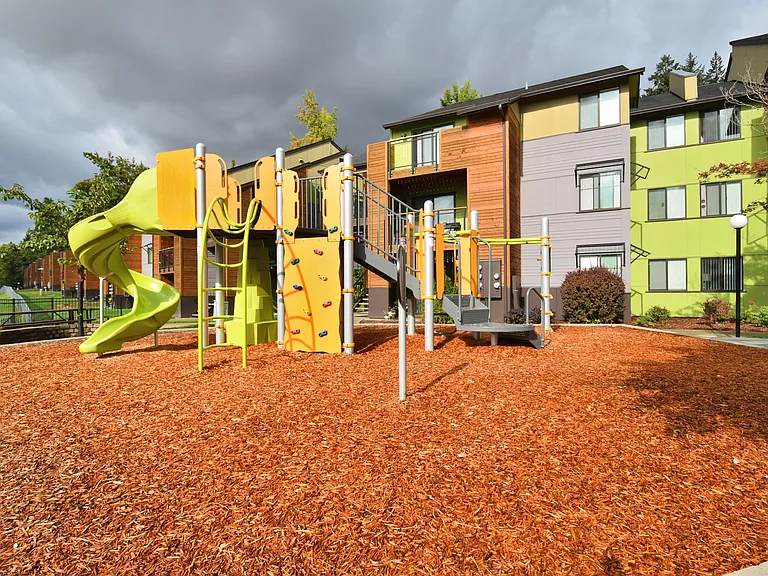 Squires Court Apartments — Photo 1