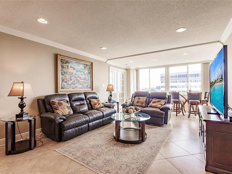 1055 W Peppertree Dr #606AA — Photo 11