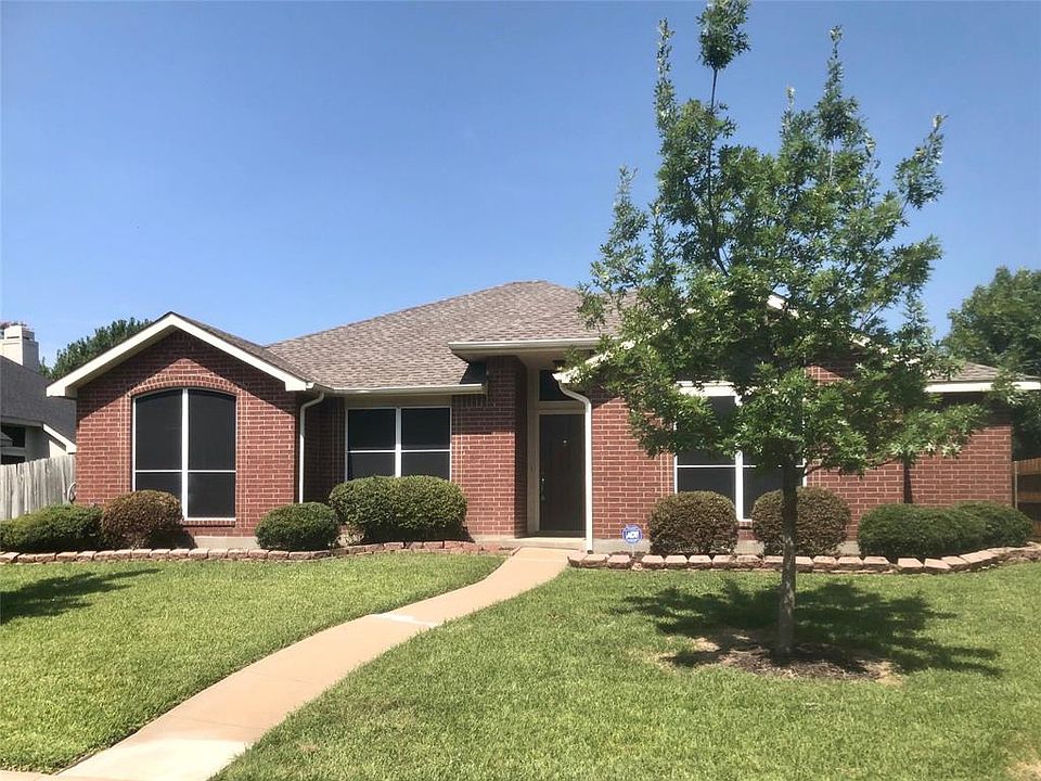 1st image of 107 N Carriage House Way