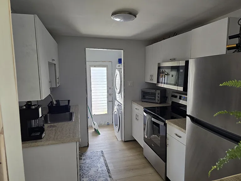 110 Freesia St #6 — Photo 2