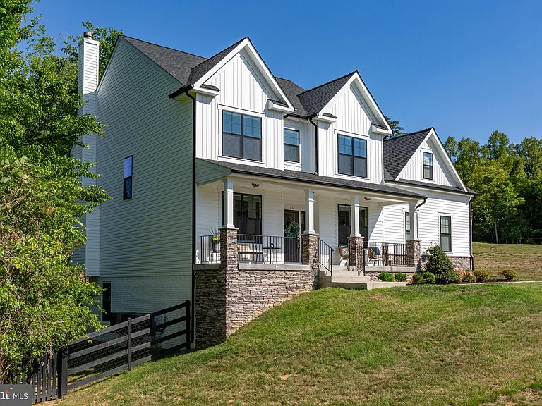 15 Grove Ln — Photo 62