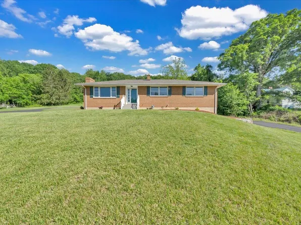1108 E Dolly Ann Dr, Covington, VA 24426