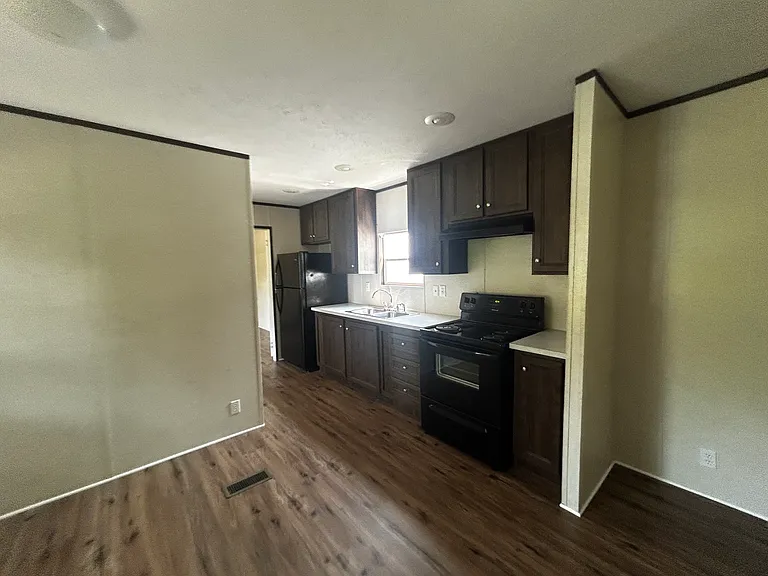 200 Ruby St — Photo 3
