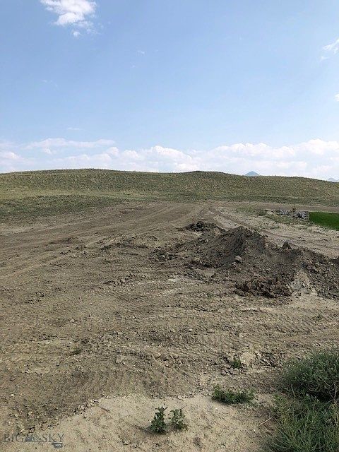 2nd image of Sweetgrass Ln