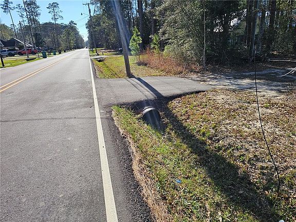 3rd image of Helenbirg Rd