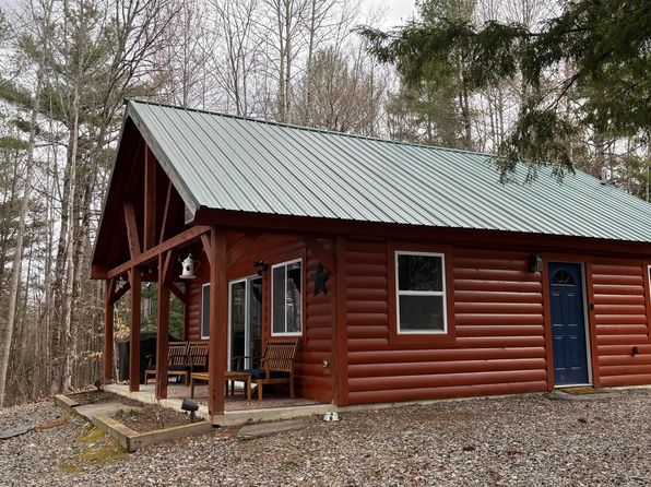 2 God's Country Way, Milo, ME 04463