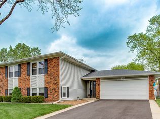 1658 Nebraska Dr, Elk Grove Village, IL 60007
