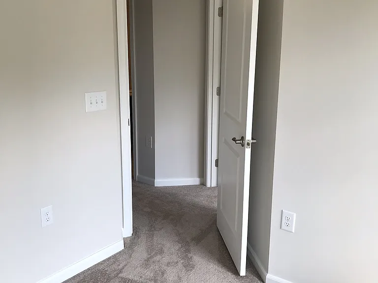 1123 Kentlands Dr — Photo 2