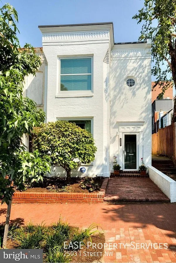 2503 I St NW photo 1