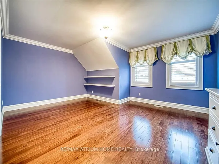 18 Soleil Blvd — Photo 16
