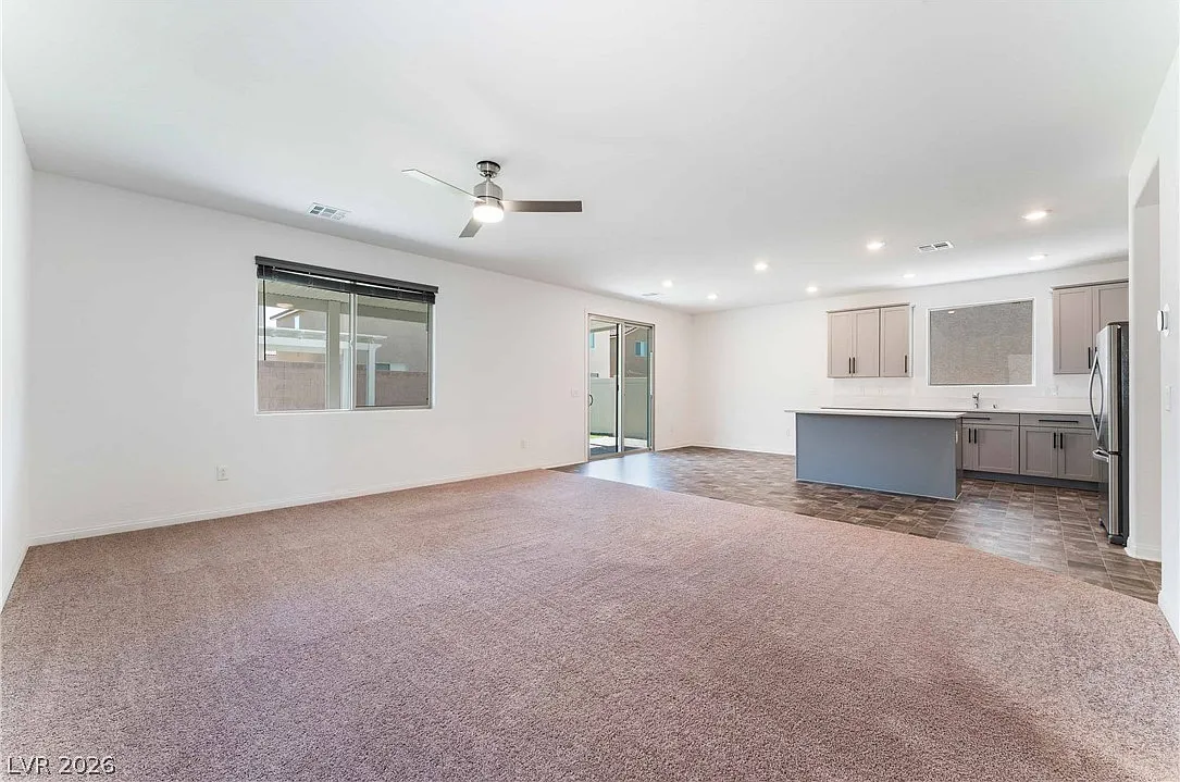 4 bed, 2.5 bath, 2446 sqft, $2,450 — Photo 3