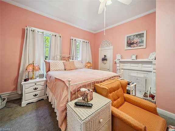 3rd image of 408 S Ellis St