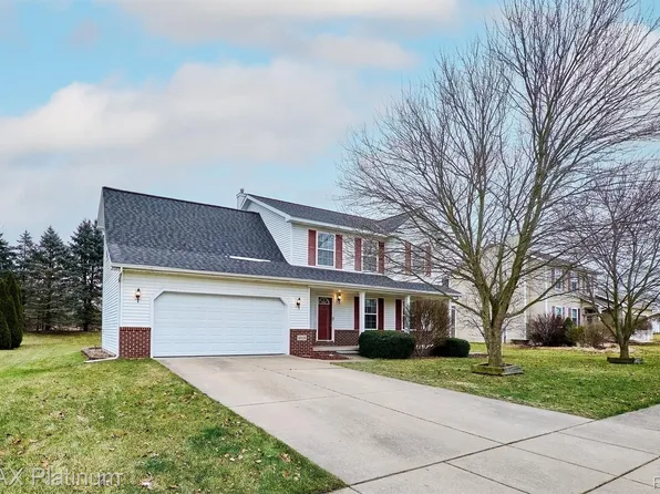 10119 Heatherway Dr, Pinckney, MI 48169