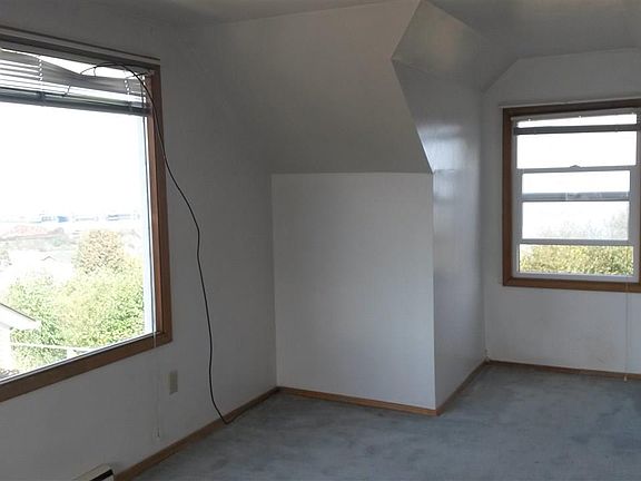 5th image of 214 W 2nd St