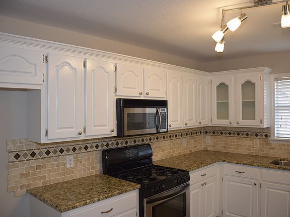 Gas stove w microwave
