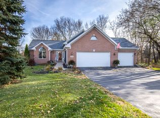 702 Meadow Crossing Trl, Roscoe, IL 61073