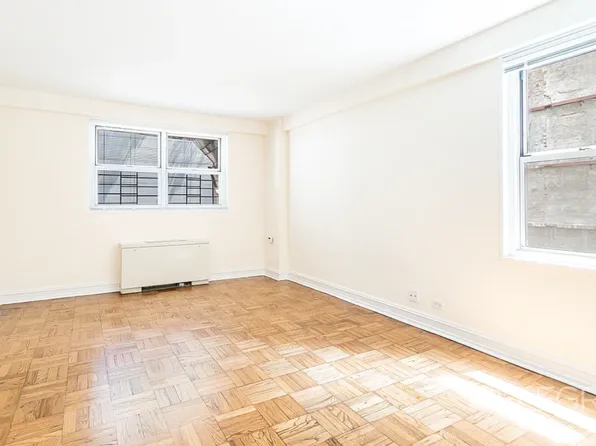 888 Eighth Avenue image 4 of 6