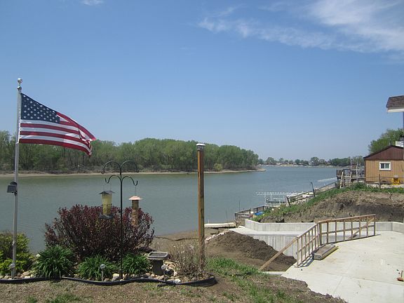 2nd image of 357 Lakeshore Dr