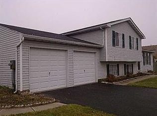 6549 Royal Pkwy N, Lockport, NY 14094