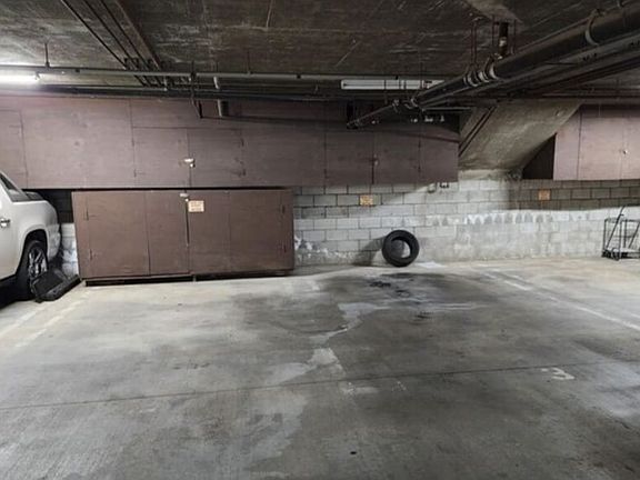5th image of 5237 Newcastle Ave APT 106
