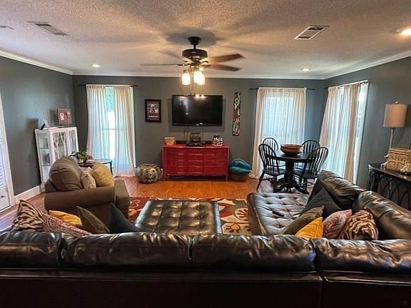 3rd image of 528 Gaylo Dr