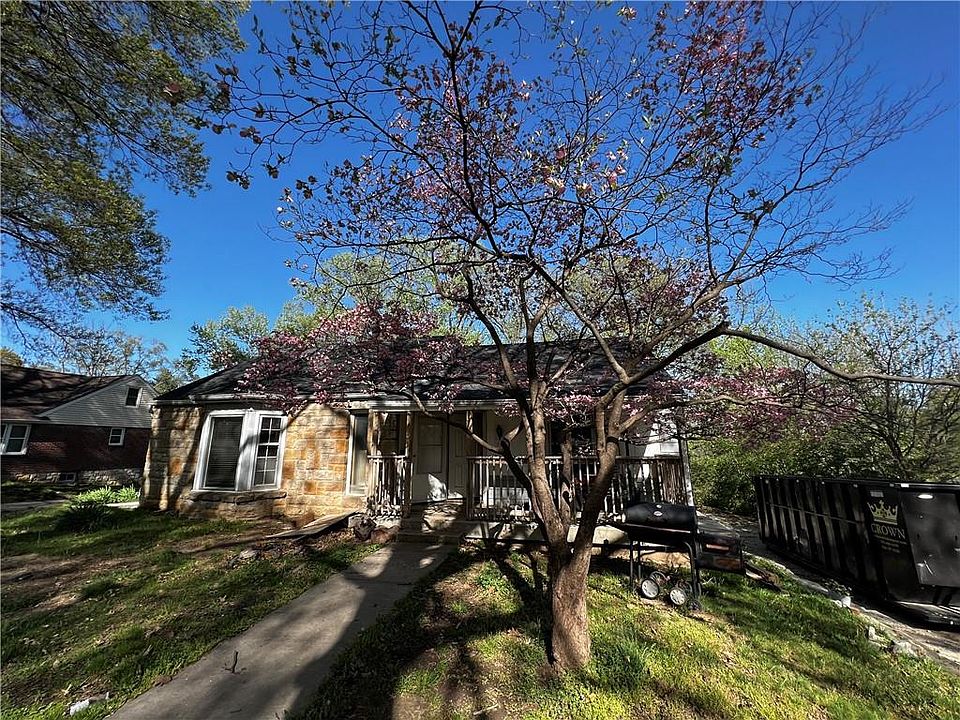 1st image of 809 S 52nd St
