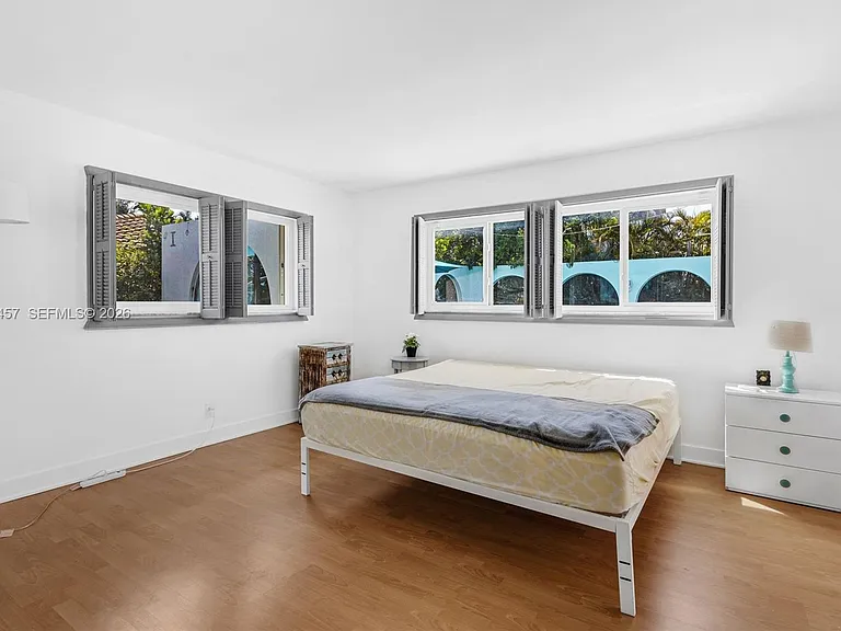 633 N Crescent Dr — Photo 31