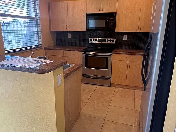 4th image of 1430 SE 18th Pl