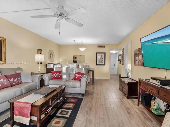 4270 NW 40th St APT 106, Lauderdale Lakes, FL 33319