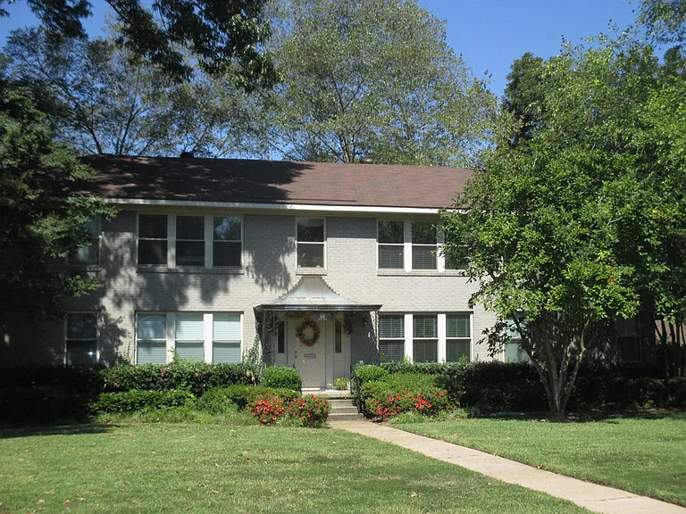 588 Ockley Dr — Photo 1