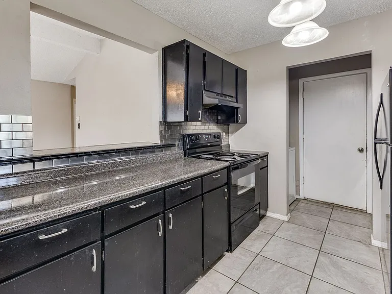 8602 Skyview — Photo 10