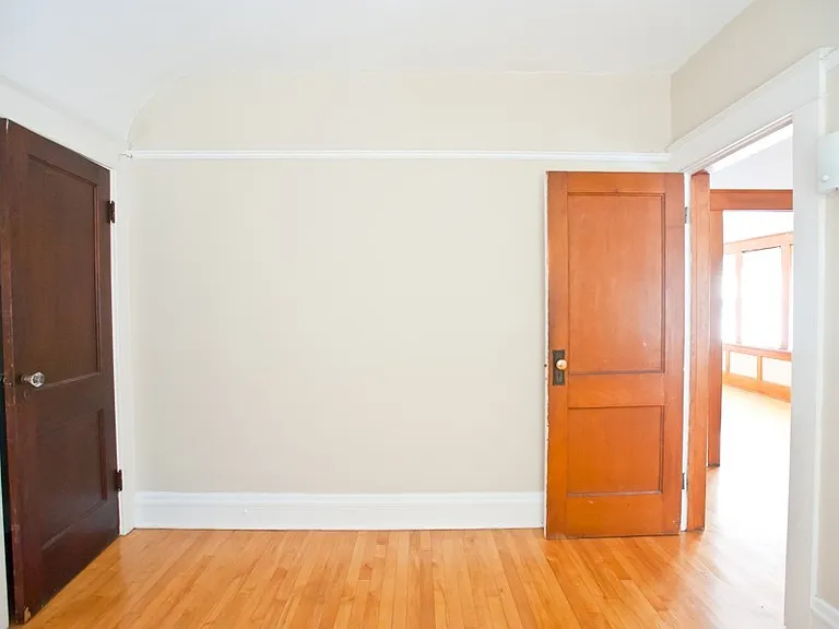 Freshly Renovated 2BR Apartments Near UWM Heat Included — Photo 16