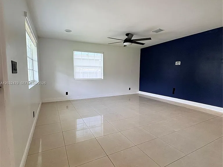 1116 N 61st Ave — Photo 5