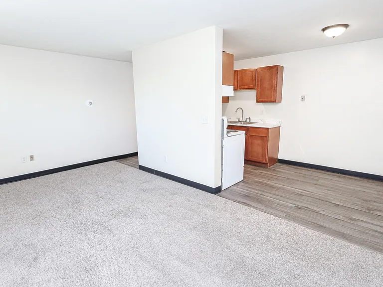 Cedar Avenue Apartments — Photo 9
