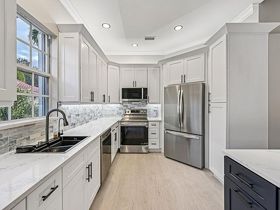 5th image of 8774 SE Retreat Drive