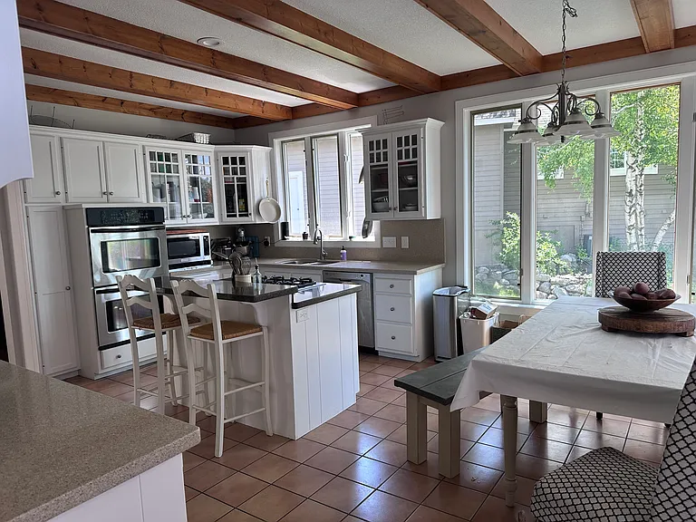 2077 Woodstone Dr — Photo 4