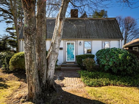 1239 Roseanne St, New Bedford, MA 02740