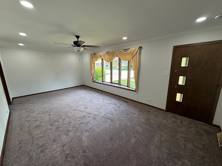 11920 S Springfield Ave — Photo 2