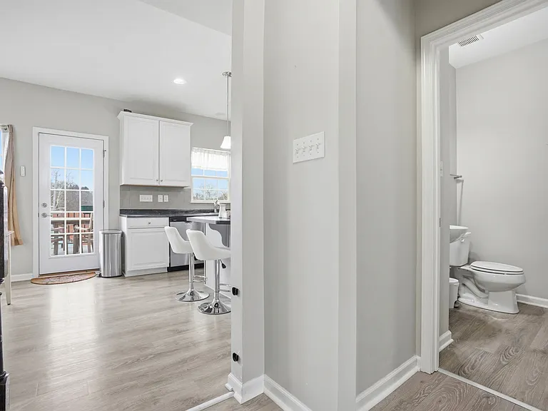 404 Aprilmae Way — Photo 17